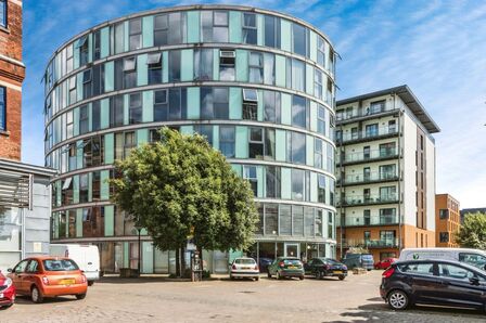Pollard Street, 3 bedroom  Flat for sale, £240,000