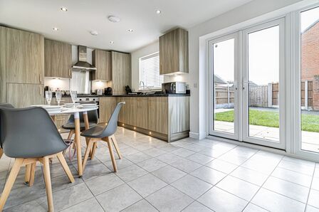 Garforth Avenue, 3 bedroom Detached House to rent, &pound;2,500 pcm