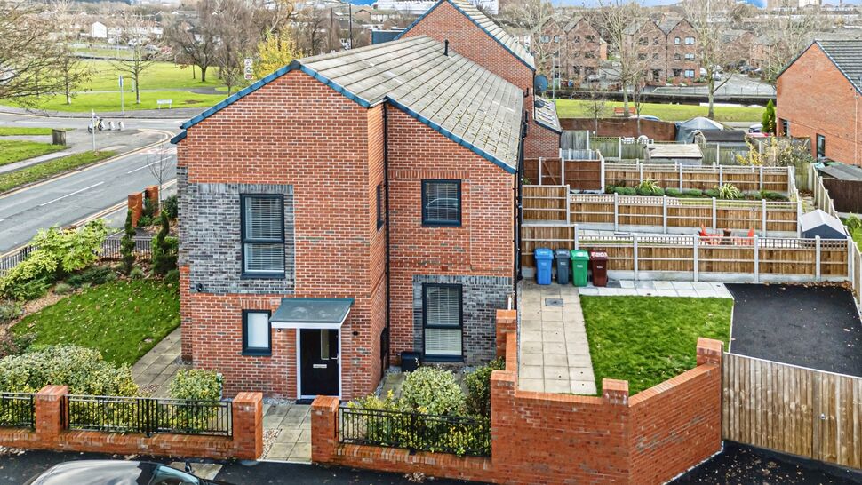 Main image of 3 bedroom Detached House to rent, Garforth Avenue, Manchester, Greater Manchester, M4