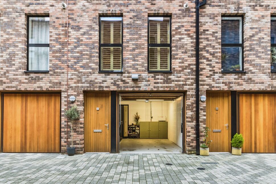 Main image of 2 bedroom  Flat for sale, Lockgate Mews, Manchester, M4