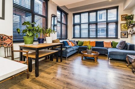 School Street, 2 bedroom  Flat for sale, £350,000