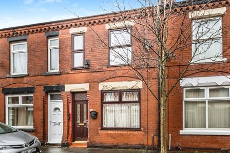 4 bedroom Mid Terrace House to rent
