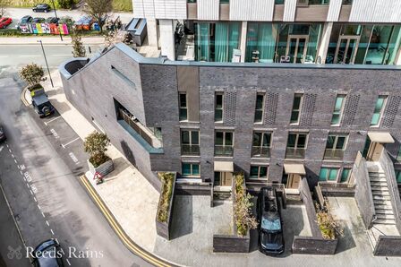 Millbank Street, 3 bedroom  Flat for sale, £500,000