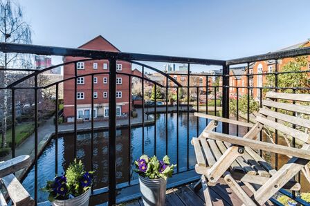 3 bedroom  Flat for sale