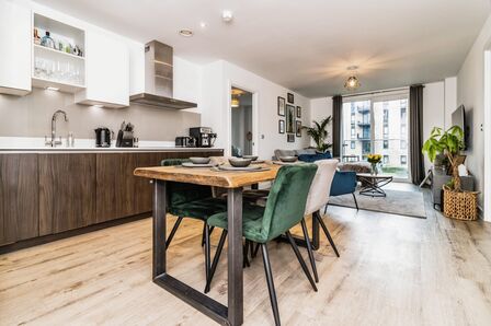 Lockside Lane, 2 bedroom  Flat for sale, £259,000