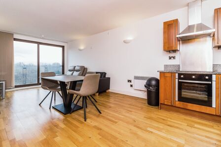 Isaac Way, 2 bedroom  Flat for sale, £175,000