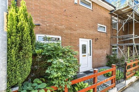 2 bedroom Mid Terrace House for sale