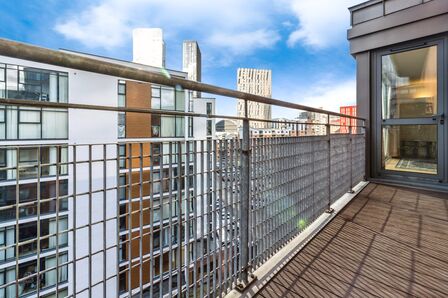 City Road East, 2 bedroom Flat to rent, &pound;1,300 pcm