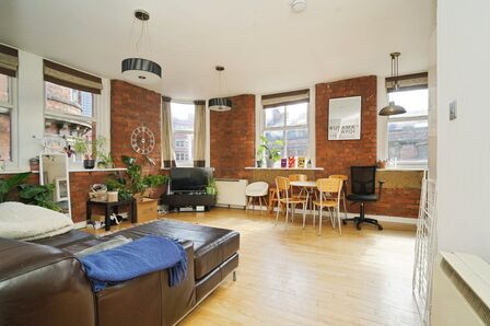Newton Street, 2 bedroom  Flat for sale, £280,000