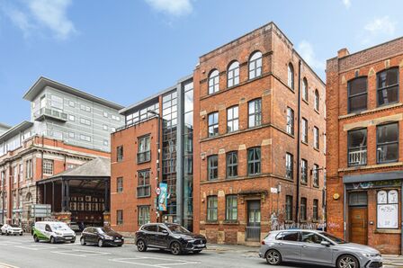 Newton Street, 1 bedroom Flat for sale, &pound;180,000