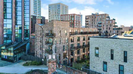 Lockgate Mews, 2 bedroom  Flat for sale, £350,000