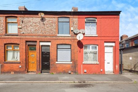 2 bedroom Mid Terrace House to rent