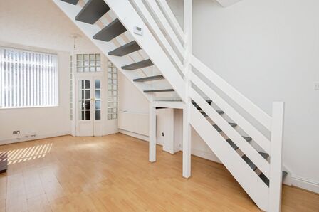 2 bedroom Mid Terrace House to rent
