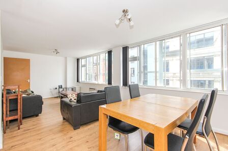 Hilton Street, 2 bedroom  Flat for sale, £115,000