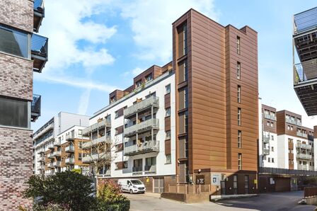 Isaac Way, 2 bedroom  Flat to rent, £1,250 pcm