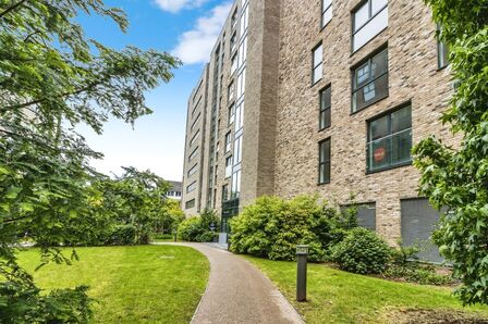 Ottinger Close, 2 bedroom  Flat for sale, £275,000