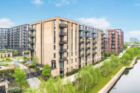 Lockside Lane, 2 bedroom  Flat for sale, £300,000