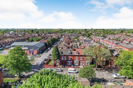 5 bedroom Mid Terrace House for sale