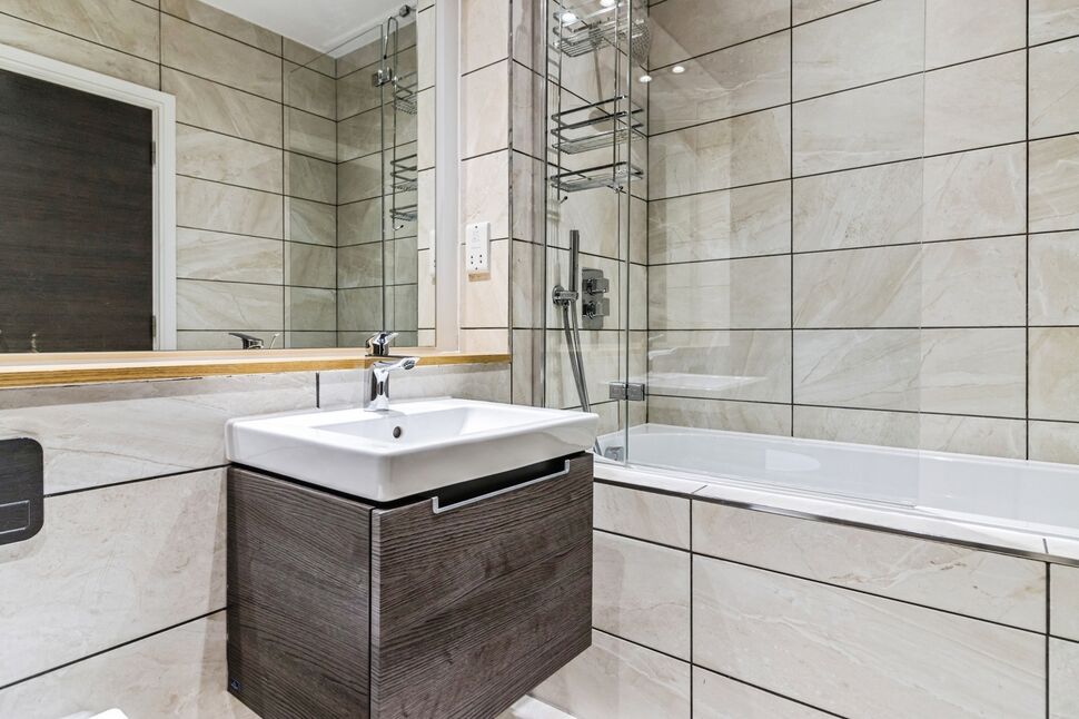 En-Suite 1
