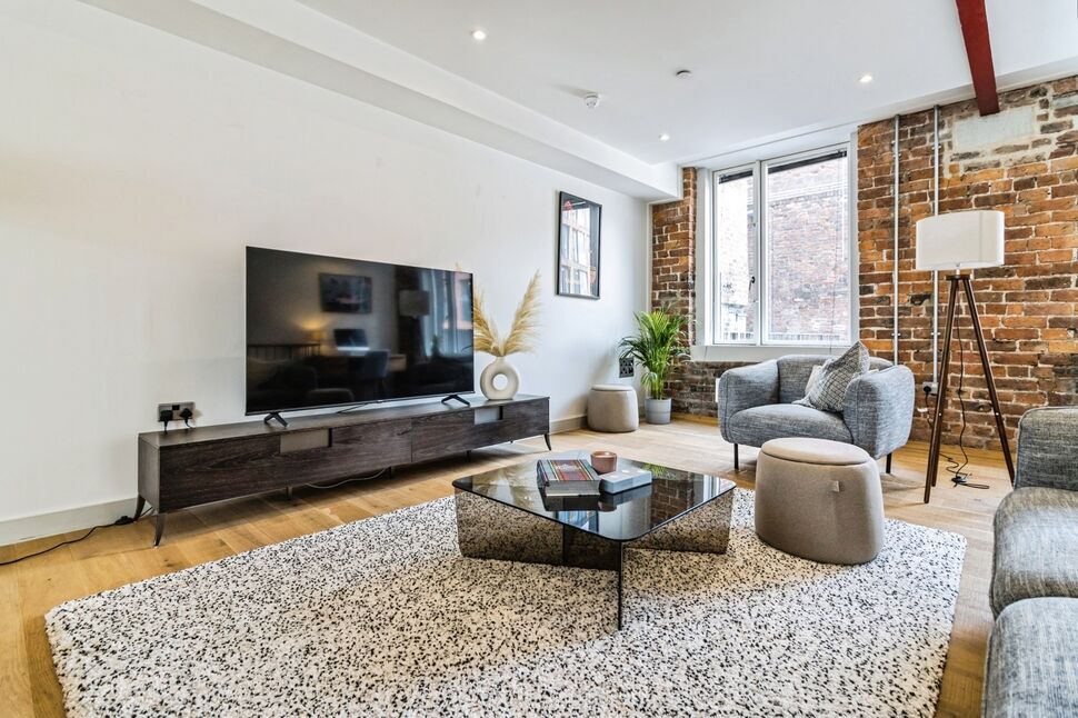 Living Area / Kitchen