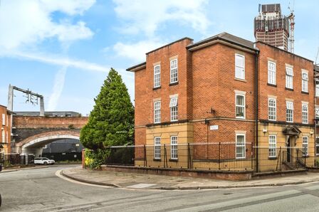 Liverpool Road, 2 bedroom  Flat to rent, £1,295 pcm