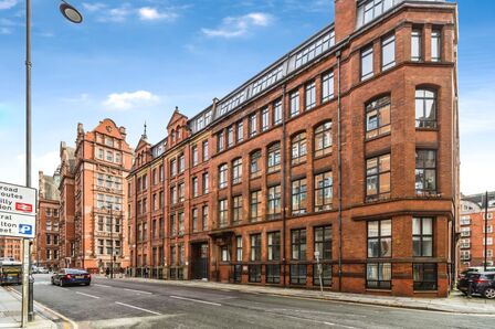 Whitworth Street, 2 bedroom  Flat for sale, £310,000