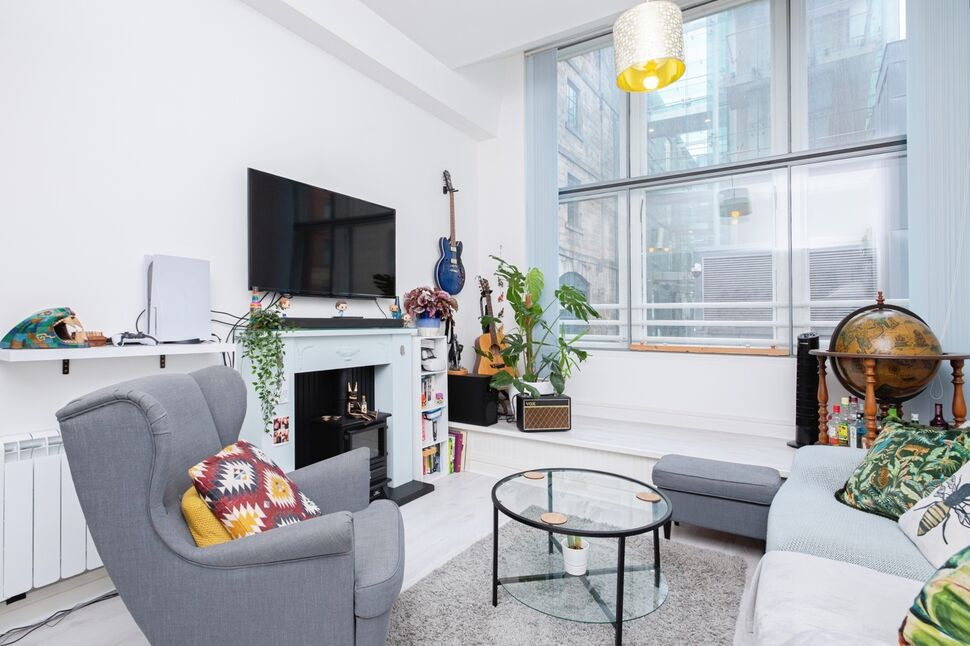 Living Area / Kitchen