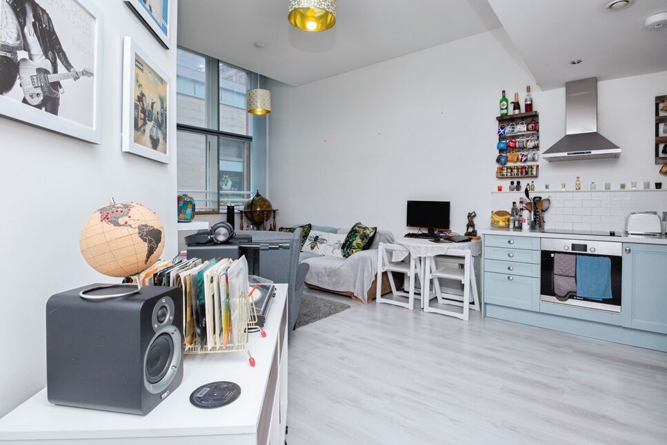 Living Area / Kitchen