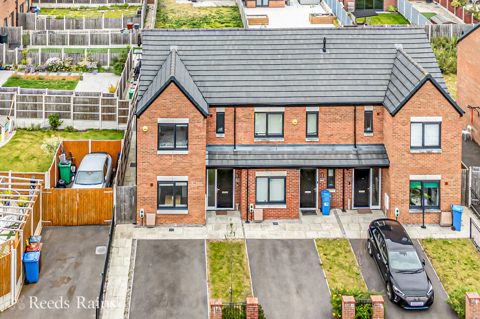 Main image of 3 bedroom End Terrace House for sale, Berkshire Road, Manchester, M40