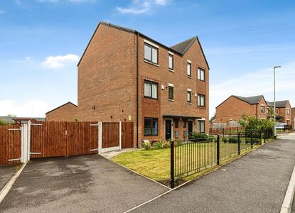 Farnborough Road, 4 bedroom Semi Detached House for sale, £465,000