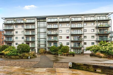 Pollard Street, 1 bedroom  Flat for sale, £200,000