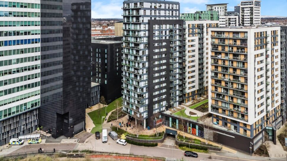 Main image of 2 bedroom Flat for sale, New Century Park, Manchester, M4