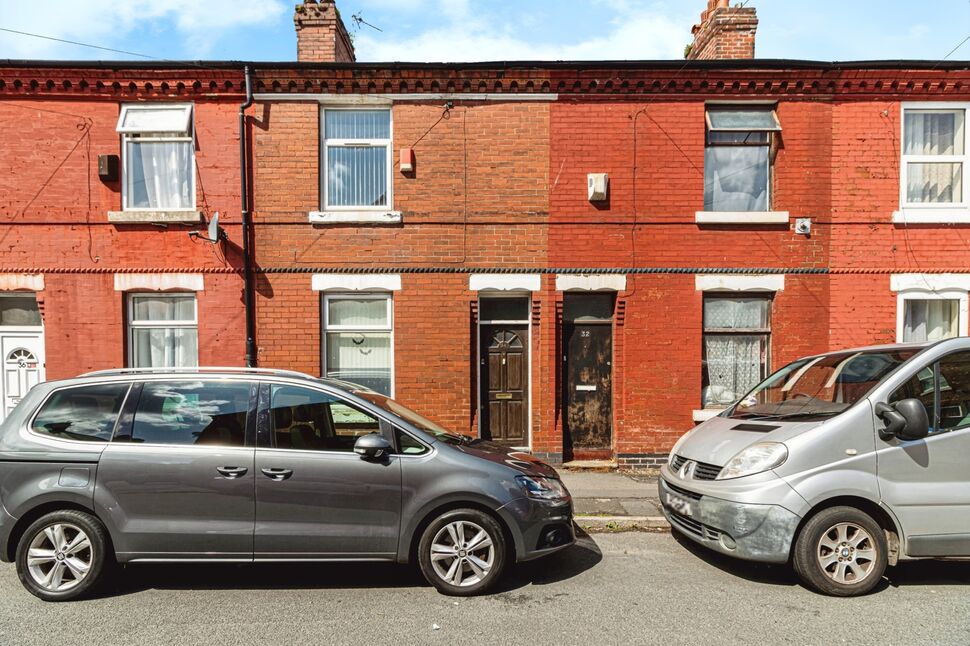 3 bedroom Mid Terrace House for sale