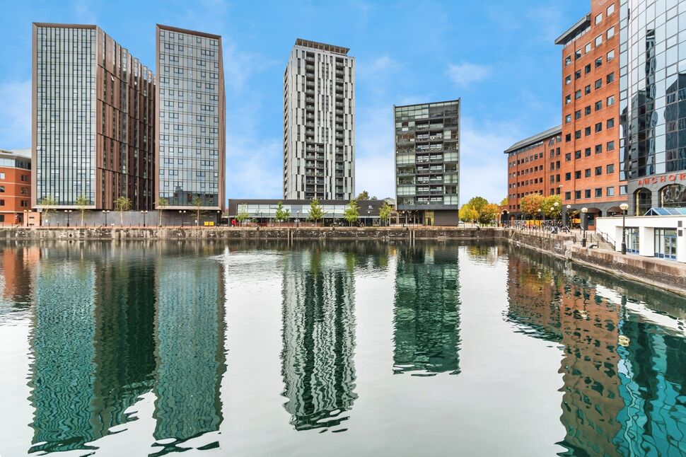 Main image of 2 bedroom  Flat for sale, The Quays, Salford, M50