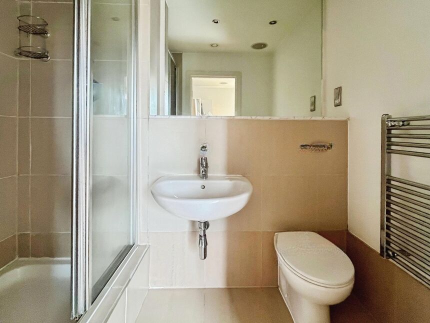 En-Suite Bathroom