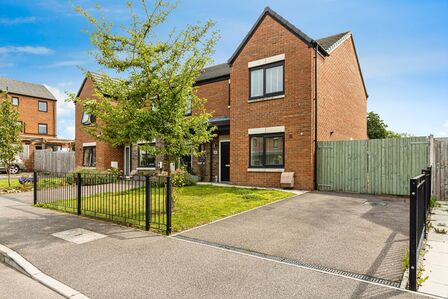 Winstanley Road, 3 bedroom Semi Detached House to rent, £1,650 pcm