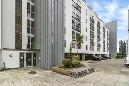 Water Street, 2 bedroom  Flat to rent, £1,100 pcm