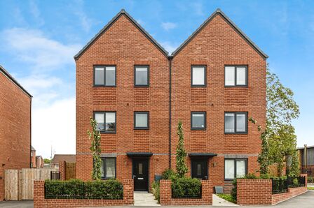 Varley Street, 4 bedroom Semi Detached House to rent, £2,300 pcm