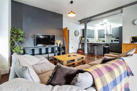 Dale Street, 2 bedroom  Flat to rent, £1,600 pcm