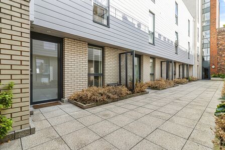 3 bedroom  Flat for sale
