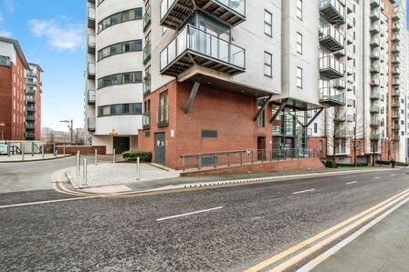 Fernie Street, 2 bedroom  Flat to rent, £1,350 pcm