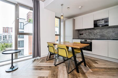 Bendix Street, 2 bedroom  Flat for sale, £325,000
