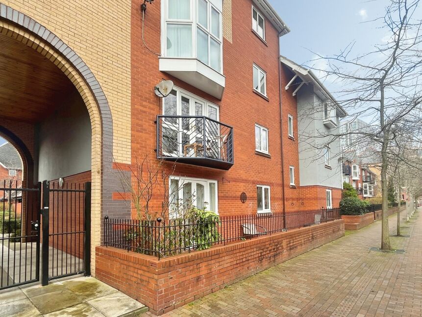 2 bedroom Flat for sale