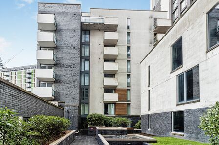 Blackfriars Road, 1 bedroom  Flat to rent, £1,200 pcm