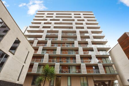 Blackfriars Road, 1 bedroom  Flat to rent, £1,150 pcm