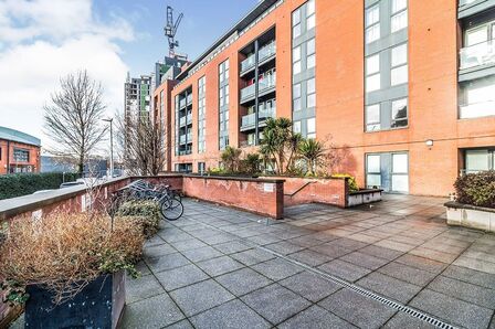 Bury Street, 2 bedroom Flat for sale, &pound;150,000