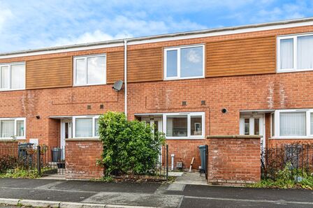 2 bedroom Mid Terrace House for sale