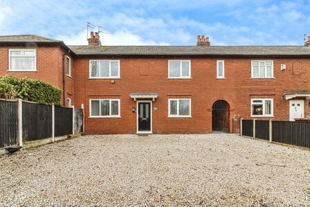 First Avenue, 4 bedroom Mid Terrace House to rent, £1,550 pcm