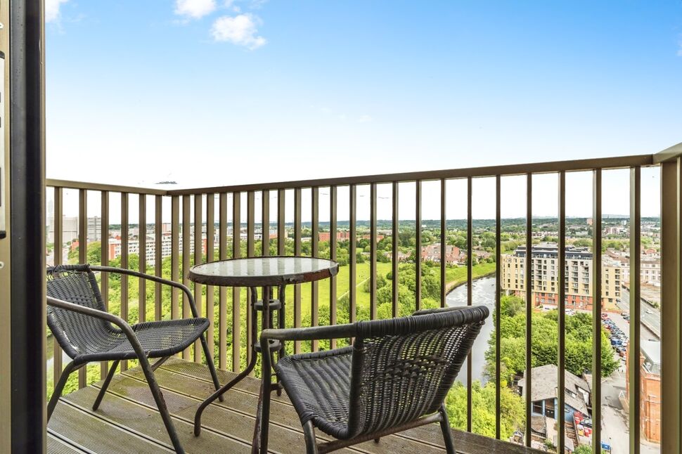 2 bedroom Flat for sale