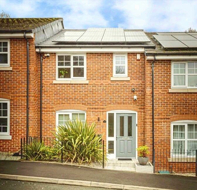 3 bedroom Mid Terrace House for sale